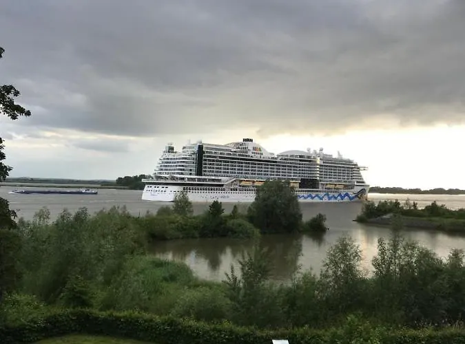 Urlaub Am Elbstrand - In Blankenese Mit Naturblick * Hamburg