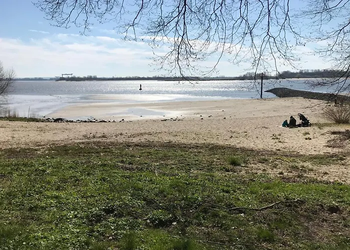 Urlaub Am Elbstrand - In Blankenese Mit Naturblick *